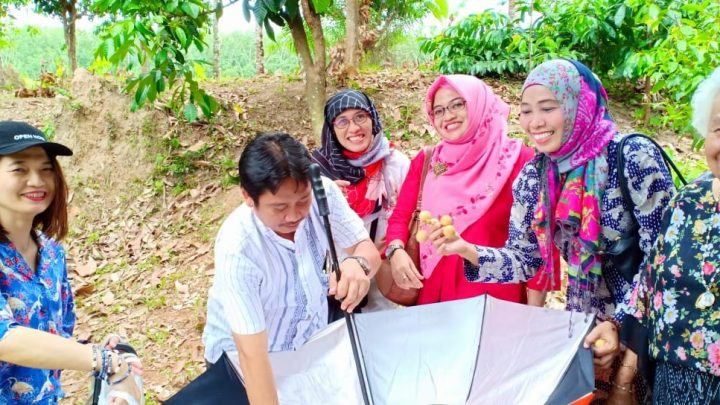 Fruit picking with Dr. Leelie Ratsameemothon, Head of International Affairs of Hatyai University, Thailand